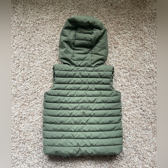 EUC 

PEYTON & PARKER 
ARMY GREEN 
PUFFER VEST 
SIZE 4T - Picture 2 of 3